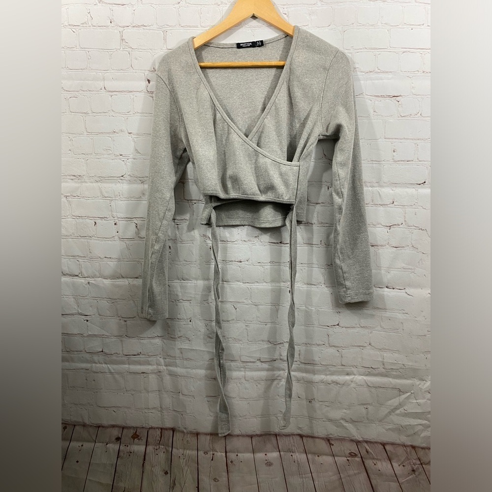 Nasty Gal Cropped Long Sleeve Deep V-Neckline Gray Top Womens Size 10 Wrap Tie